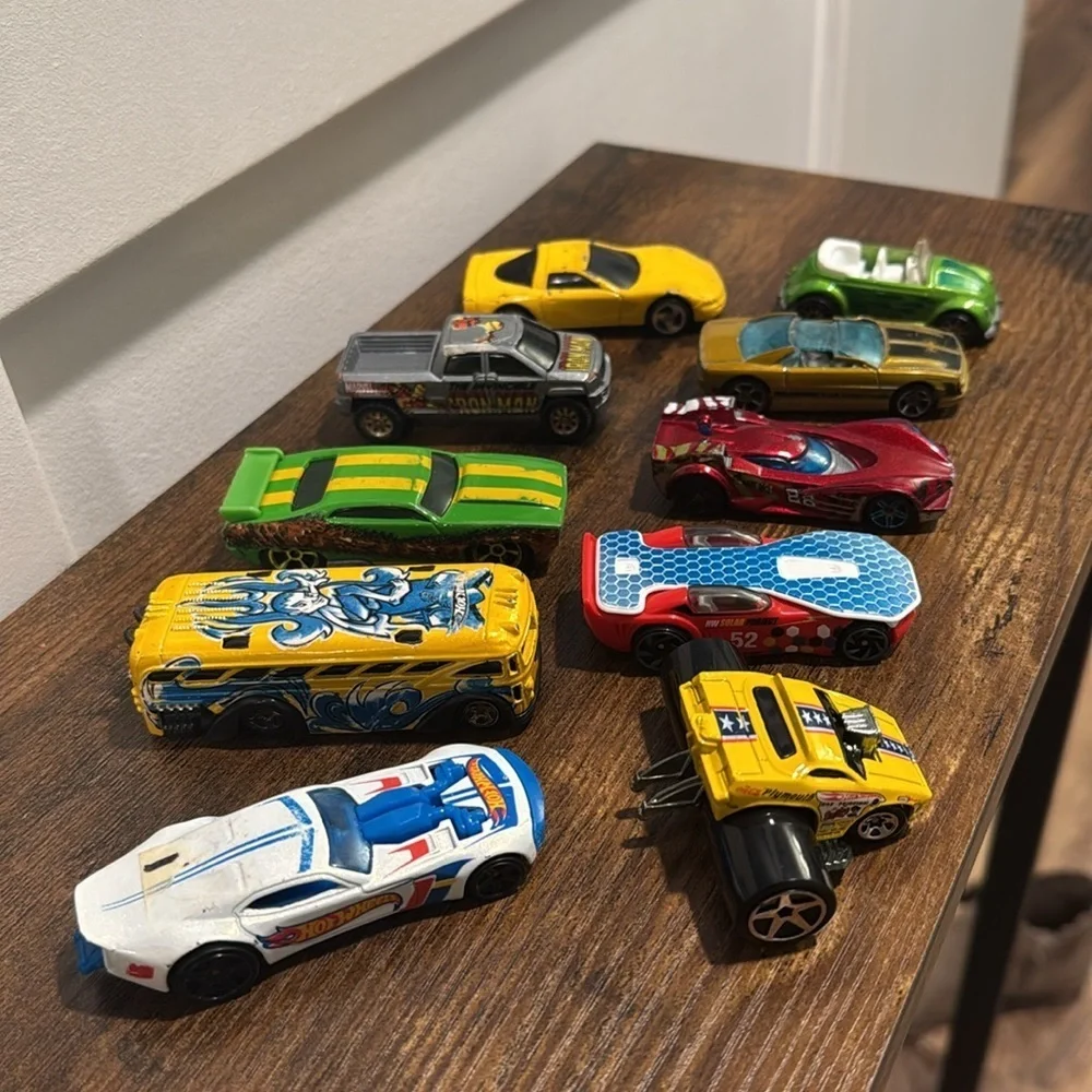 Bundle of 10 Hotwheels / unbranded From year early 2000's